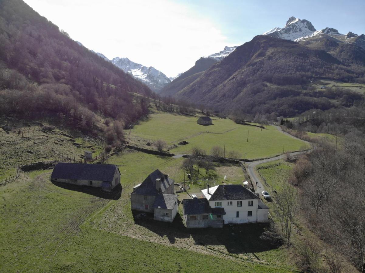 Aux D'Estaing Croises, Gite De Montagne Accessible A Tous Eksteriør billede